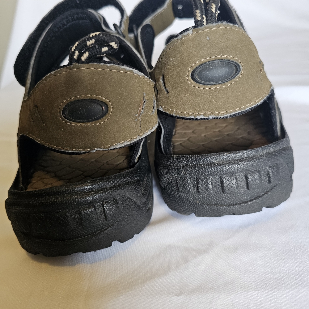 Faded Glory Men's Brown and Black Sandals - Picture 13 of 16